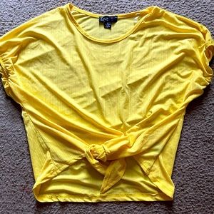 Like New Yellow T-Shirt Blouse Crop Top